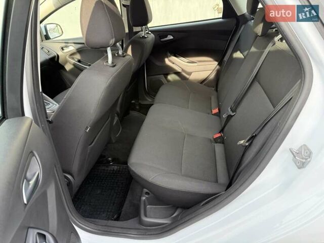 Білий Форд Фокус, об'ємом двигуна 1.6 л та пробігом 135 тис. км за 9700 $, фото 22 на Automoto.ua