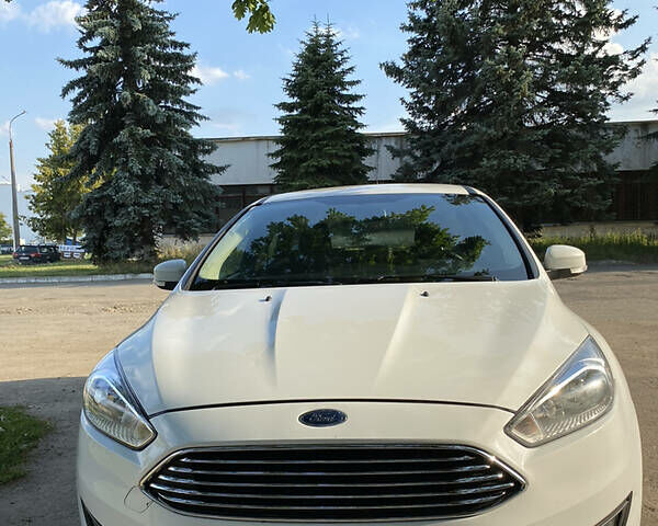 Белый Форд Фокус, объемом двигателя 1 л и пробегом 226 тыс. км за 6600 $, фото 2 на Automoto.ua