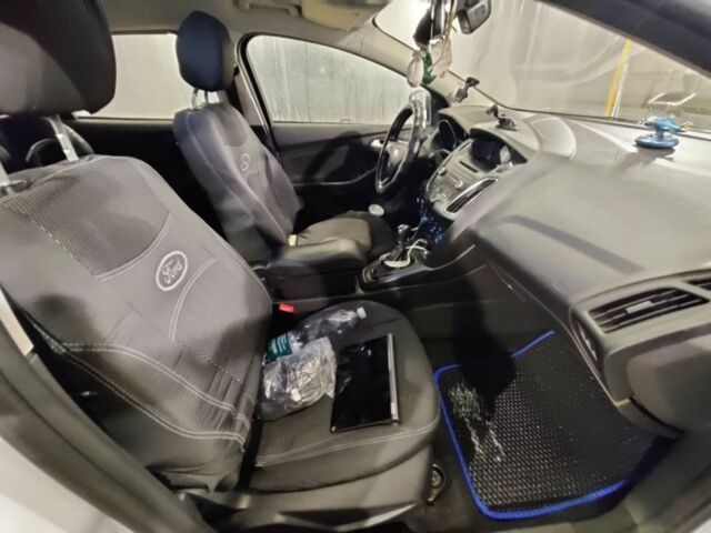 Білий Форд Фокус, об'ємом двигуна 1.6 л та пробігом 170 тис. км за 9500 $, фото 5 на Automoto.ua