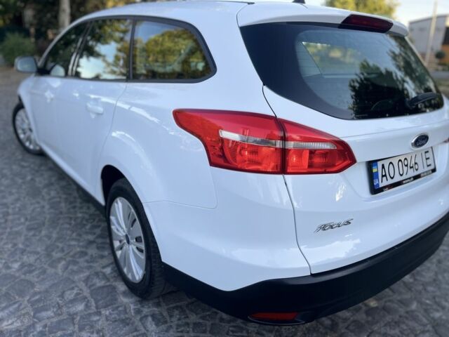 Белый Форд Фокус, объемом двигателя 1.5 л и пробегом 122 тыс. км за 9450 $, фото 3 на Automoto.ua