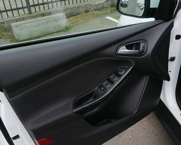 Белый Форд Фокус, объемом двигателя 2 л и пробегом 260 тыс. км за 14300 $, фото 14 на Automoto.ua