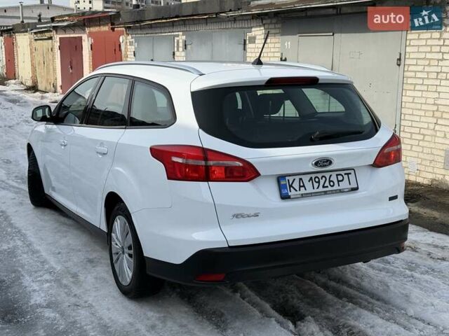 Білий Форд Фокус, об'ємом двигуна 1.6 л та пробігом 135 тис. км за 9700 $, фото 5 на Automoto.ua