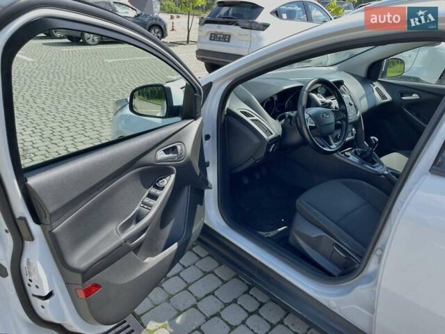 Білий Форд Фокус, об'ємом двигуна 1.6 л та пробігом 156 тис. км за 9700 $, фото 16 на Automoto.ua