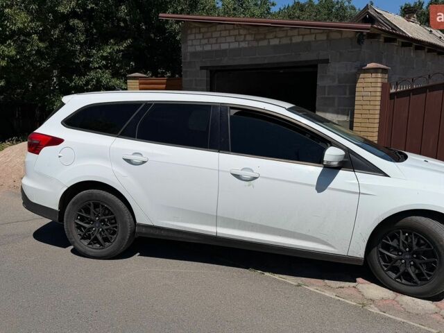 Білий Форд Фокус, об'ємом двигуна 2 л та пробігом 195 тис. км за 9500 $, фото 3 на Automoto.ua
