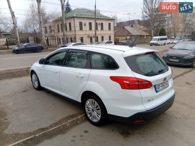 Белый Форд Фокус, объемом двигателя 1 л и пробегом 180 тыс. км за 9500 $, фото 4 на Automoto.ua