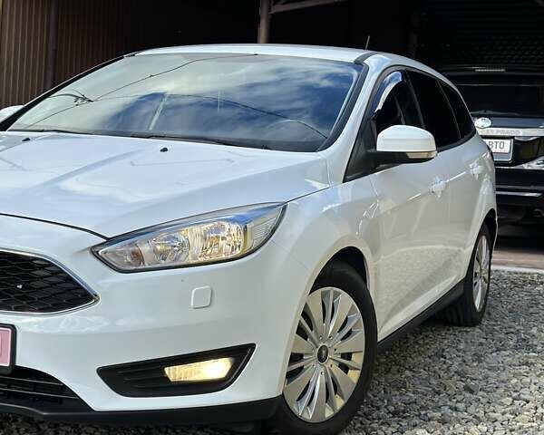 Белый Форд Фокус, объемом двигателя 1.5 л и пробегом 89 тыс. км за 11000 $, фото 5 на Automoto.ua