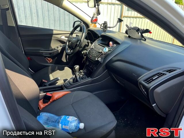 Белый Форд Фокус, объемом двигателя 1.6 л и пробегом 80 тыс. км за 11500 $, фото 7 на Automoto.ua