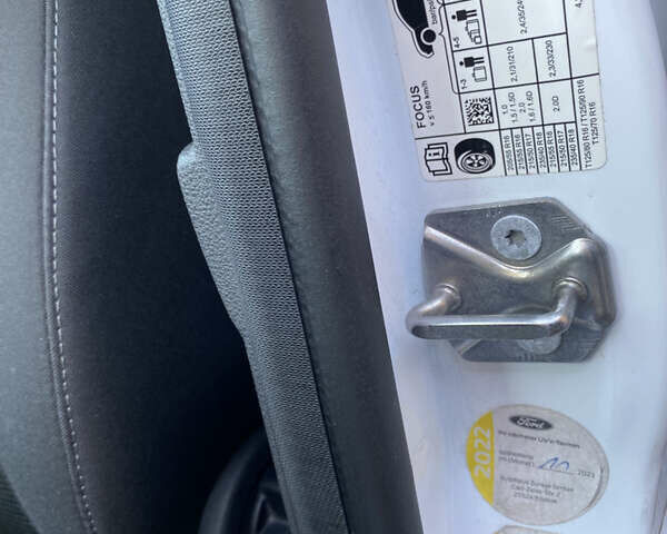 Белый Форд Фокус, объемом двигателя 1.5 л и пробегом 210 тыс. км за 10350 $, фото 27 на Automoto.ua