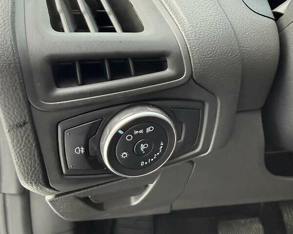 Білий Форд Фокус, об'ємом двигуна 1.6 л та пробігом 135 тис. км за 9700 $, фото 19 на Automoto.ua