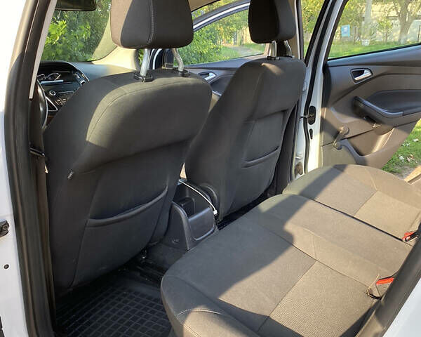 Белый Форд Фокус, объемом двигателя 1 л и пробегом 226 тыс. км за 6600 $, фото 11 на Automoto.ua