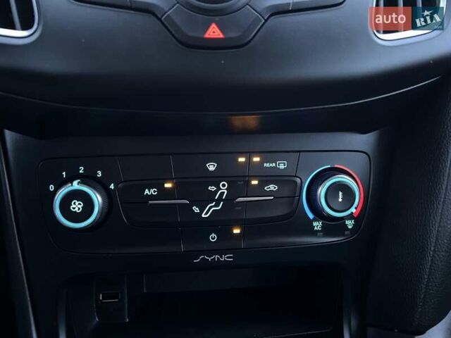 Белый Форд Фокус, объемом двигателя 1.5 л и пробегом 160 тыс. км за 10200 $, фото 21 на Automoto.ua