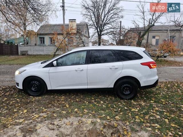 Белый Форд Фокус, объемом двигателя 2 л и пробегом 174 тыс. км за 9500 $, фото 2 на Automoto.ua