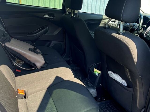 Білий Форд Фокус, об'ємом двигуна 1.6 л та пробігом 80 тис. км за 11500 $, фото 4 на Automoto.ua