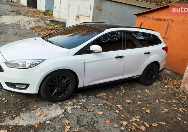Белый Форд Фокус, объемом двигателя 1 л и пробегом 75 тыс. км за 11600 $, фото 9 на Automoto.ua