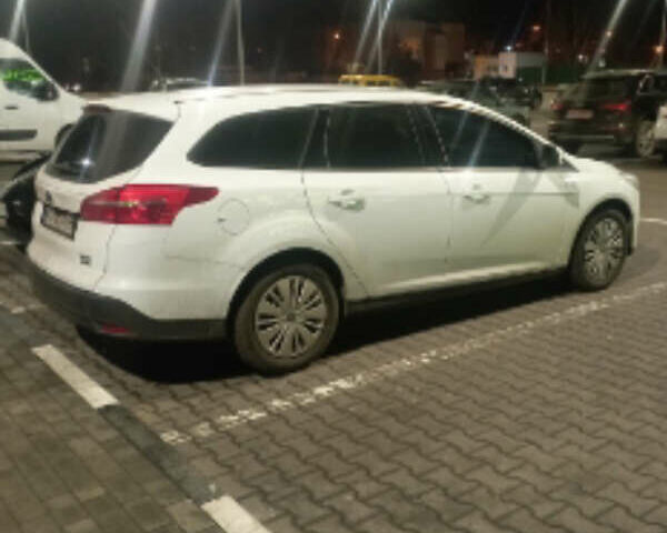 Белый Форд Фокус, объемом двигателя 1 л и пробегом 129 тыс. км за 8000 $, фото 8 на Automoto.ua