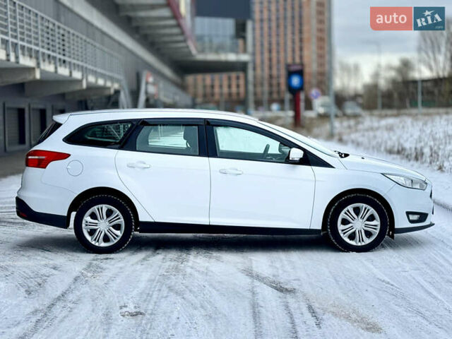 Білий Форд Фокус, об'ємом двигуна 1 л та пробігом 191 тис. км за 7999 $, фото 3 на Automoto.ua