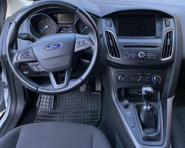 Белый Форд Фокус, объемом двигателя 1.5 л и пробегом 210 тыс. км за 10350 $, фото 14 на Automoto.ua