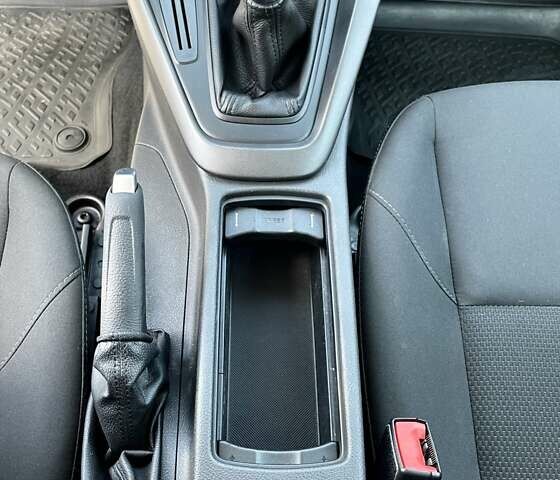 Білий Форд Фокус, об'ємом двигуна 1.6 л та пробігом 156 тис. км за 9700 $, фото 43 на Automoto.ua