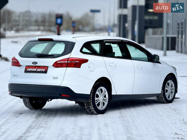 Білий Форд Фокус, об'ємом двигуна 1 л та пробігом 191 тис. км за 7999 $, фото 4 на Automoto.ua