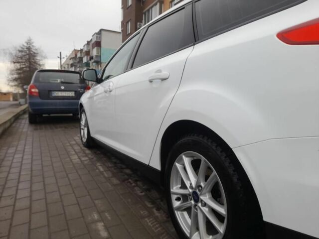 Белый Форд Фокус, объемом двигателя 1.5 л и пробегом 65 тыс. км за 15500 $, фото 1 на Automoto.ua