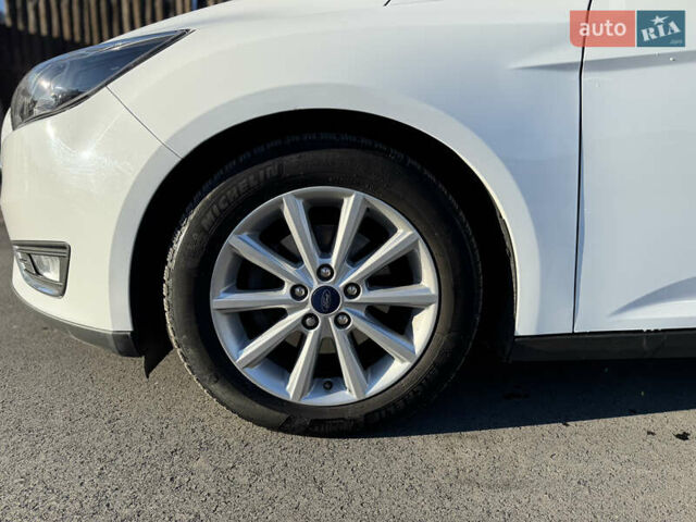 Білий Форд Фокус, об'ємом двигуна 1.5 л та пробігом 121 тис. км за 11700 $, фото 6 на Automoto.ua