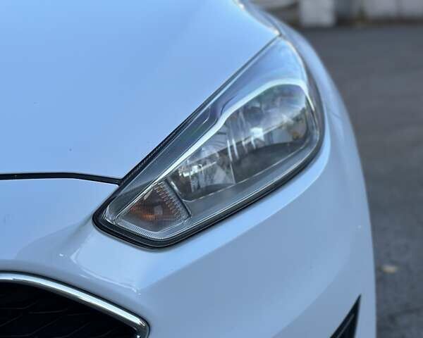 Белый Форд Фокус, объемом двигателя 1 л и пробегом 83 тыс. км за 7400 $, фото 11 на Automoto.ua