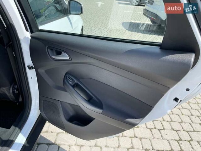 Білий Форд Фокус, об'ємом двигуна 1.6 л та пробігом 156 тис. км за 9700 $, фото 27 на Automoto.ua