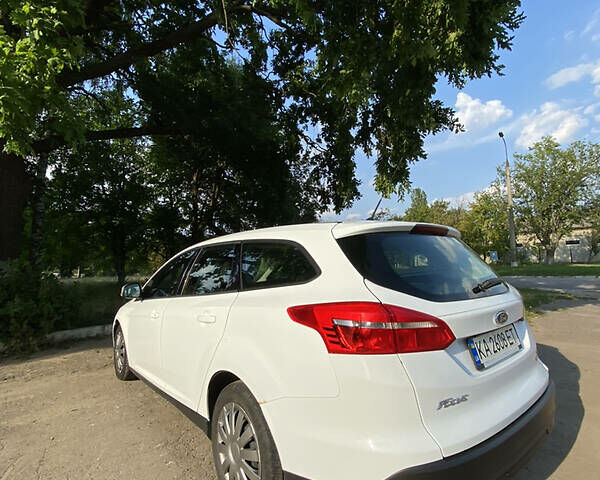 Білий Форд Фокус, об'ємом двигуна 1 л та пробігом 226 тис. км за 6600 $, фото 1 на Automoto.ua