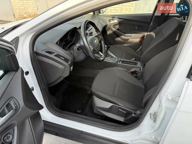 Білий Форд Фокус, об'ємом двигуна 1.6 л та пробігом 135 тис. км за 9700 $, фото 20 на Automoto.ua