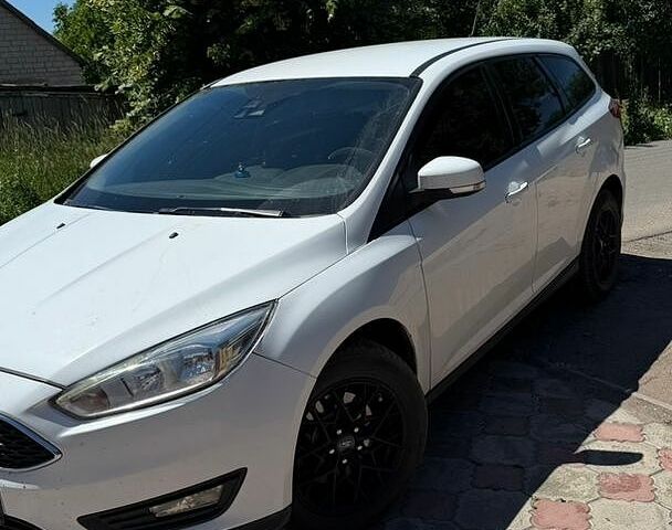 Білий Форд Фокус, об'ємом двигуна 2 л та пробігом 195 тис. км за 9500 $, фото 7 на Automoto.ua