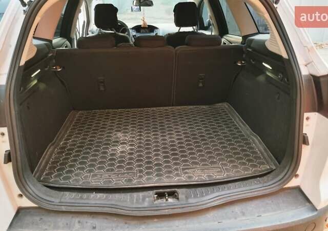 Белый Форд Фокус, объемом двигателя 1 л и пробегом 75 тыс. км за 11600 $, фото 12 на Automoto.ua