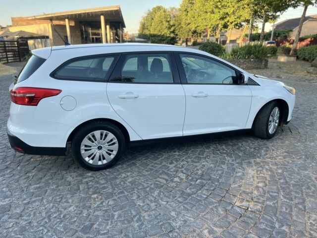 Белый Форд Фокус, объемом двигателя 1.5 л и пробегом 122 тыс. км за 9450 $, фото 1 на Automoto.ua