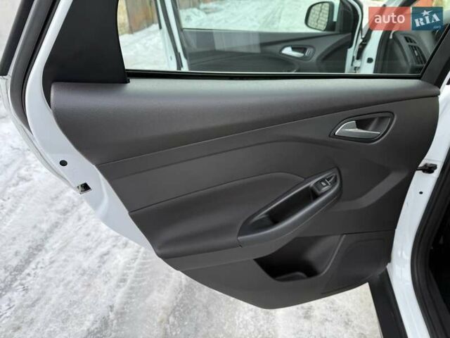 Білий Форд Фокус, об'ємом двигуна 1.6 л та пробігом 135 тис. км за 9700 $, фото 21 на Automoto.ua