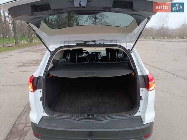 Білий Форд Фокус, об'ємом двигуна 2 л та пробігом 174 тис. км за 8700 $, фото 9 на Automoto.ua