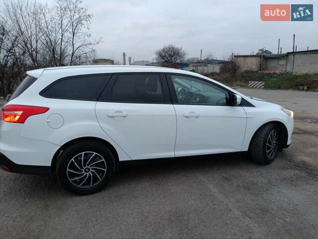 Білий Форд Фокус, об'ємом двигуна 2 л та пробігом 174 тис. км за 8700 $, фото 1 на Automoto.ua