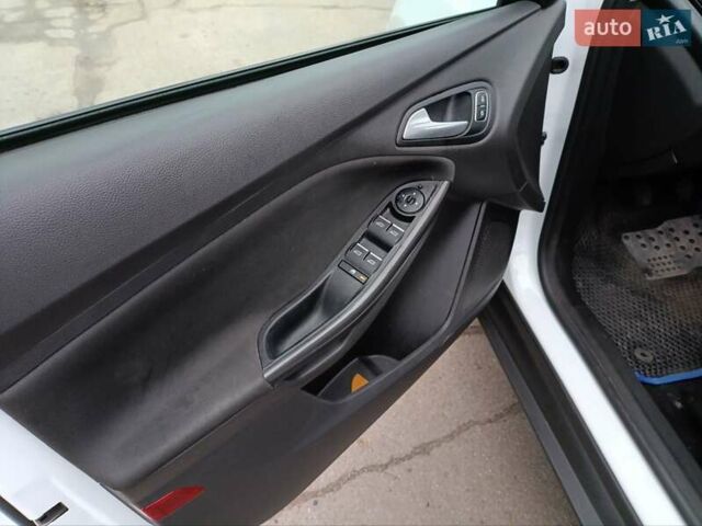 Білий Форд Фокус, об'ємом двигуна 2 л та пробігом 174 тис. км за 8700 $, фото 7 на Automoto.ua