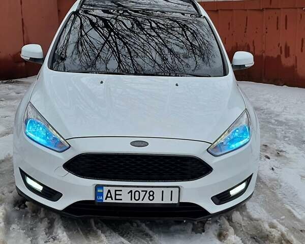 Белый Форд Фокус, объемом двигателя 1 л и пробегом 75 тыс. км за 11600 $, фото 3 на Automoto.ua