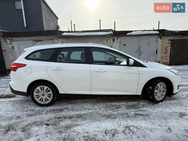 Білий Форд Фокус, об'ємом двигуна 1.6 л та пробігом 135 тис. км за 9700 $, фото 10 на Automoto.ua