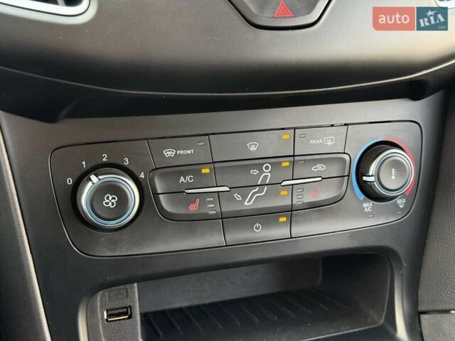 Білий Форд Фокус, об'ємом двигуна 1.6 л та пробігом 135 тис. км за 9700 $, фото 38 на Automoto.ua