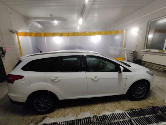 Білий Форд Фокус, об'ємом двигуна 1.6 л та пробігом 170 тис. км за 9500 $, фото 3 на Automoto.ua