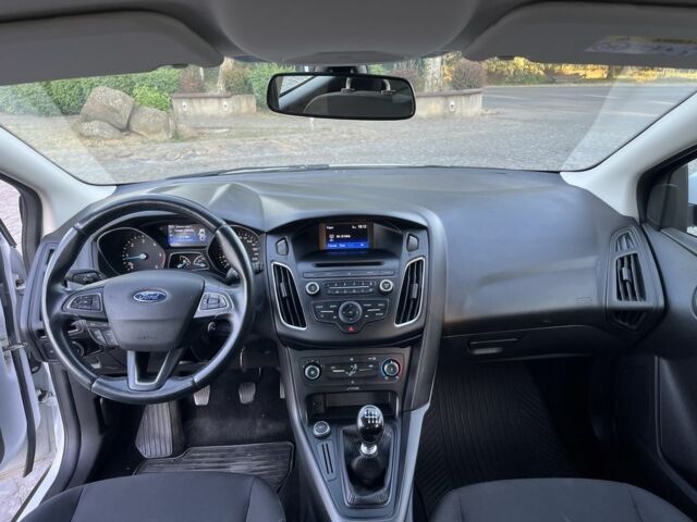 Белый Форд Фокус, объемом двигателя 1.5 л и пробегом 122 тыс. км за 9450 $, фото 6 на Automoto.ua