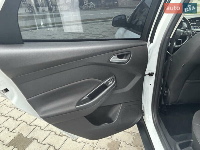 Белый Форд Фокус, объемом двигателя 1.5 л и пробегом 89 тыс. км за 10600 $, фото 15 на Automoto.ua