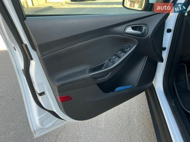 Білий Форд Фокус, об'ємом двигуна 1.5 л та пробігом 280 тис. км за 9250 $, фото 36 на Automoto.ua