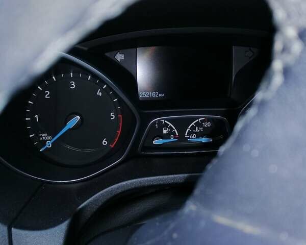 Белый Форд Фокус, объемом двигателя 2 л и пробегом 260 тыс. км за 14300 $, фото 15 на Automoto.ua