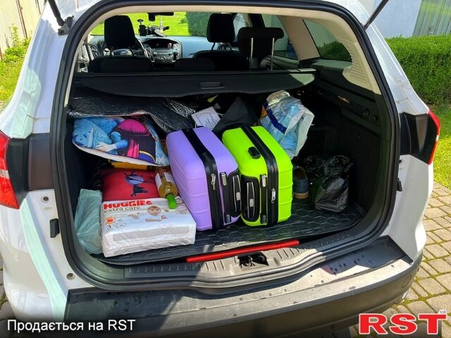 Білий Форд Фокус, об'ємом двигуна 1.6 л та пробігом 80 тис. км за 11500 $, фото 1 на Automoto.ua