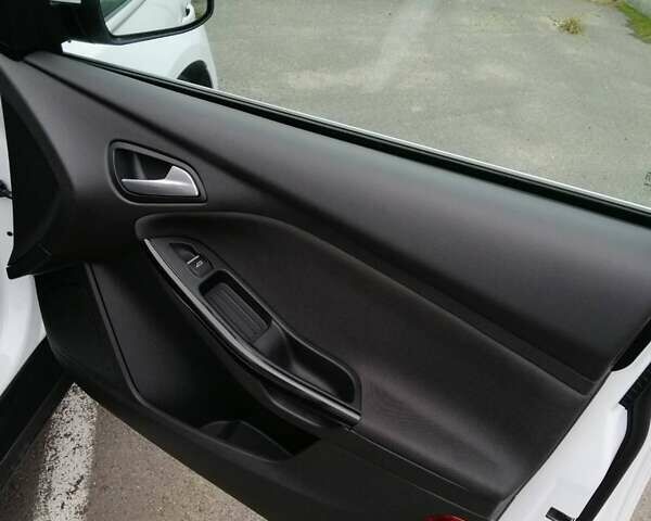 Белый Форд Фокус, объемом двигателя 2 л и пробегом 260 тыс. км за 14300 $, фото 12 на Automoto.ua