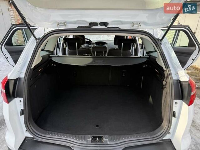 Білий Форд Фокус, об'ємом двигуна 1.6 л та пробігом 135 тис. км за 9700 $, фото 24 на Automoto.ua