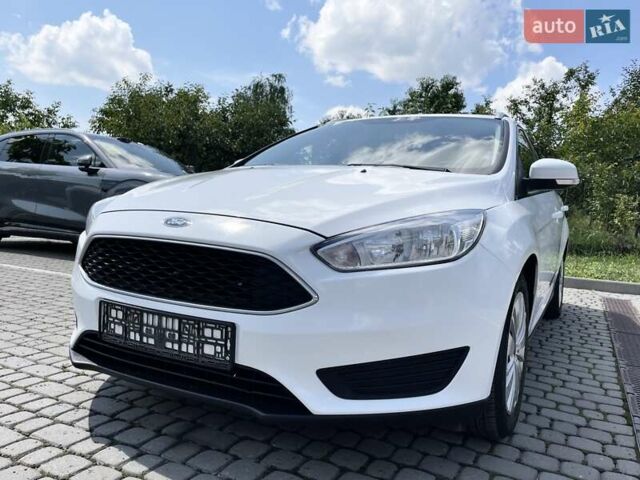 Білий Форд Фокус, об'ємом двигуна 1.6 л та пробігом 156 тис. км за 9700 $, фото 3 на Automoto.ua