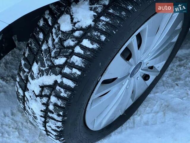 Белый Форд Фокус, объемом двигателя 1.5 л и пробегом 160 тыс. км за 10200 $, фото 12 на Automoto.ua