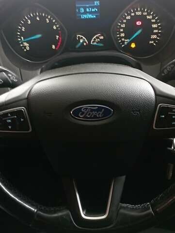 Белый Форд Фокус, объемом двигателя 1 л и пробегом 129 тыс. км за 8000 $, фото 6 на Automoto.ua